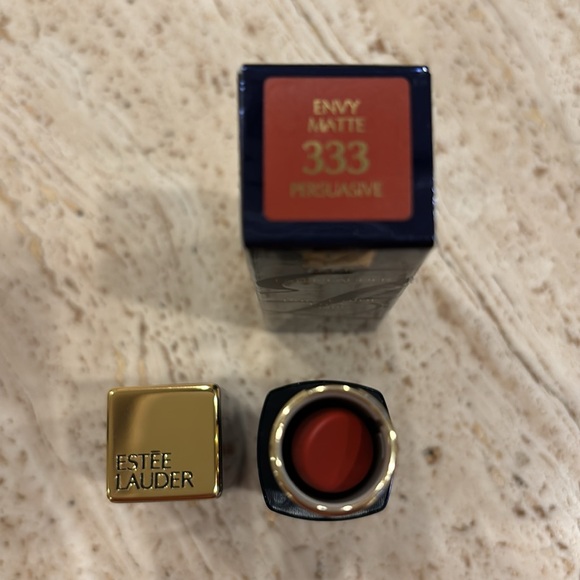 Lipstick - Picture 3 of 4